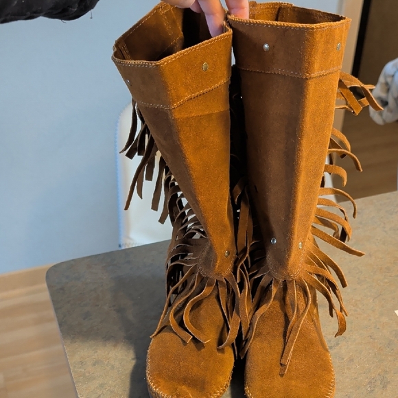 Minnetonka Brown Fringe Lace Up Boots - Picture 7 of 8